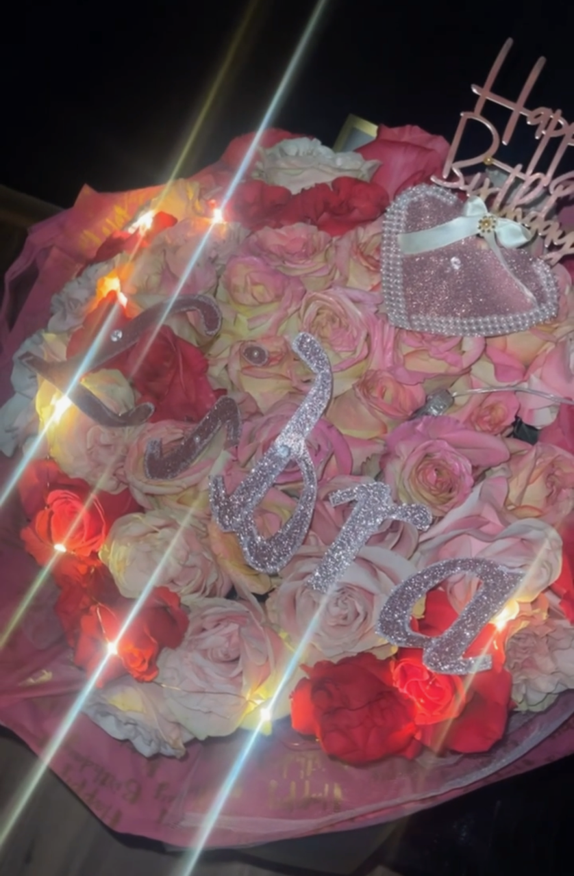 Kira — pink + red roses